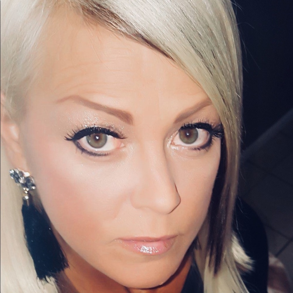 Meet your Posher, Debra